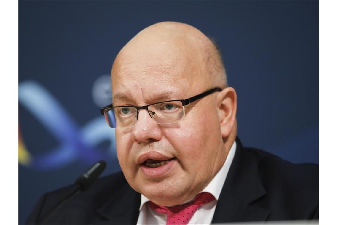 Altmaier will Überbrückungshilfen für Unternehmen verlängern Wirtschaftsminister Peter Altmaier plant eine Verlängerung der Corona-Hilfen für Unternehmen. Foto: Markus Schreiber/Pool AP/dpa