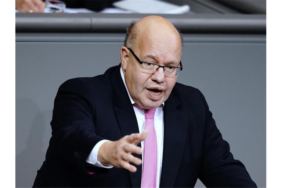 Wirtschaftsminister Peter Altmaier will die Coronahilfen für Firmen bis Ende des Jahres verlängern. Foto: Kay Nietfeld/dpa