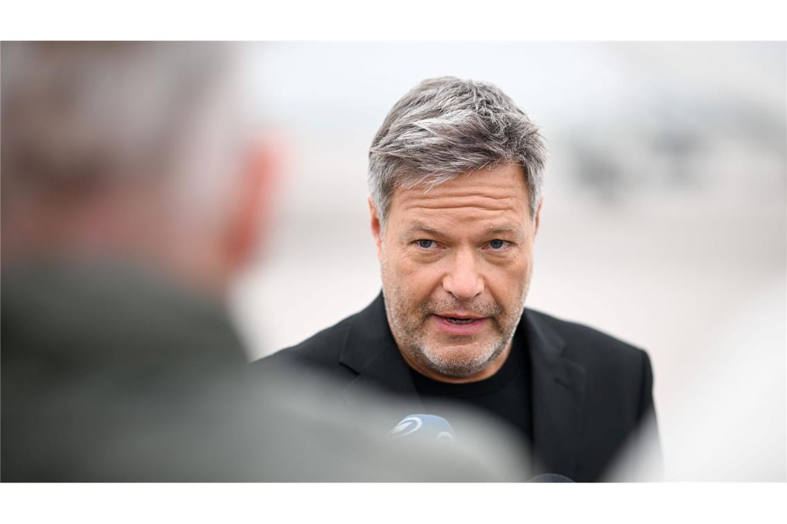 Habeck wirbt auf Tech-Konferenz für Gründerinnen Wirtschaftsminister reist nach Lissabon.