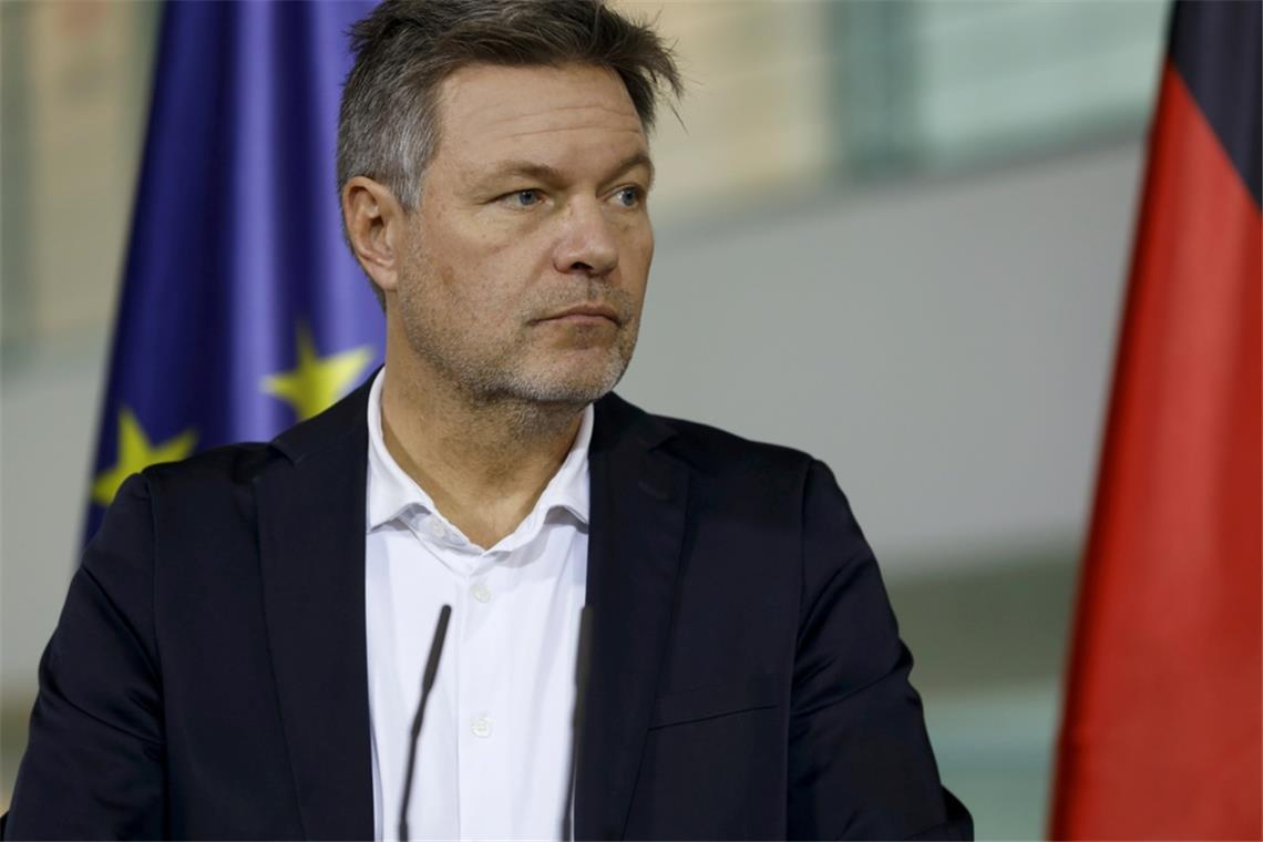 Livestream: Robert Habeck äußert sich zu Trumps EU-Zöllen Wirtschaftsminister Robert Habeck kritisiert die von den USA angekündigten Zölle.
