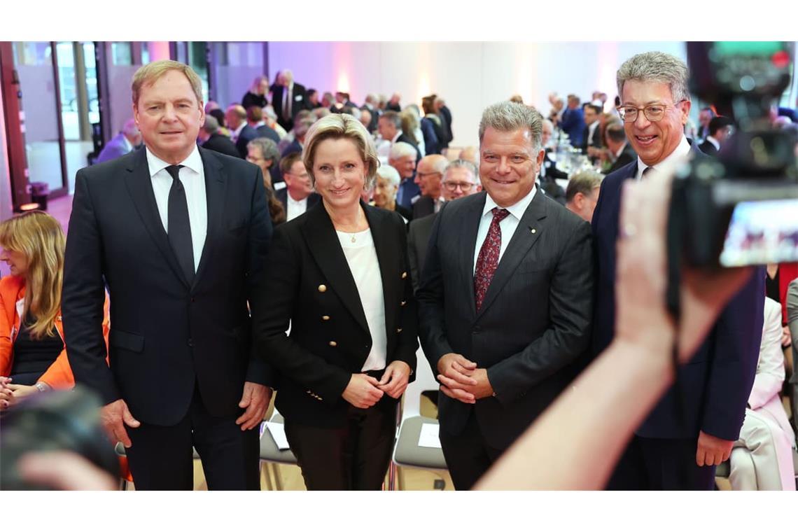 Wirtschaftsministerin Hoffmeister-Kraut bei einer Veranstaltung der IHK Reutlingen