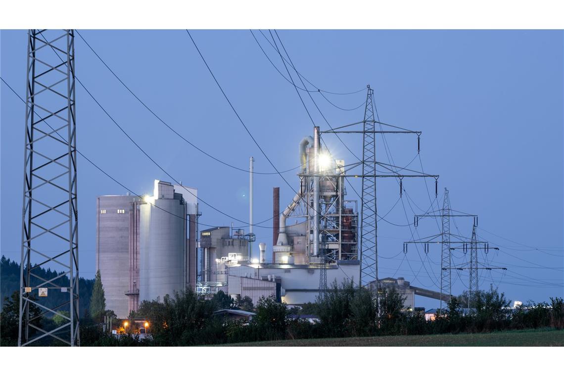 Schwarz-Rot will Industriestrompreis einführen Wirtschaftsverbände beklagen seit langem im internationalen Vergleich hohe Strompreise (Archivbild).