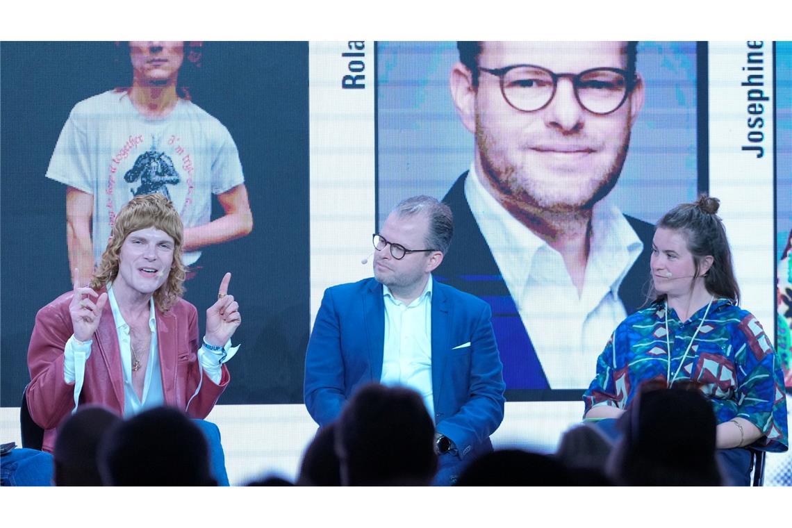 Wissenschaftlerinnen und Wissenschaftler fordern in der Debatte um ein Social-Media-Verbot für unter 16-Jährige, die Plattform stärker in die Verantwortung zu nehmen.