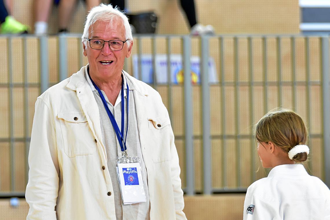 WJV-Präsident Gerd Lamsfuß schaut bei den Bundesliga-Play-offs in Backnang den besten deutschen Frauenteams zu. Foto: Tobias Sellmaier