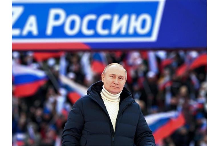 Wladimir Putin hält am achten Jahrestag der Einverleibung der Halbinsel Krim eine Rede in Moskau. Foto: Sergei Guneyev/Pool Sputnik/AP/dpa