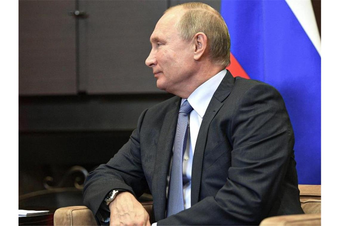 Wladimir Putin lädt 44 Staats- und Regierungschefs zum ersten Russland-Afrika-Gipfel nach Sotschi. Foto: -/Kremlin/dpa
