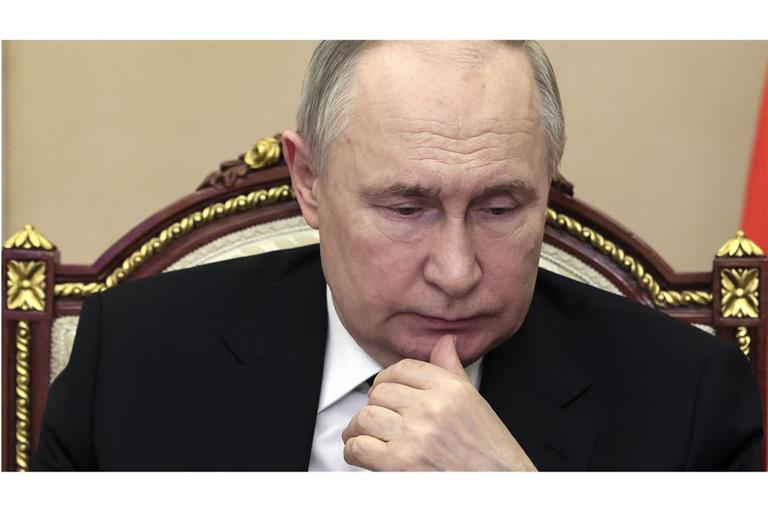 Wladimir Putin, Präsident von Russland, leitet eine Sitzung, in der Maßnahmen in Reaktion auf die Terroranschläge in der Crocus City Hall besprochen werden (Archivfoto).