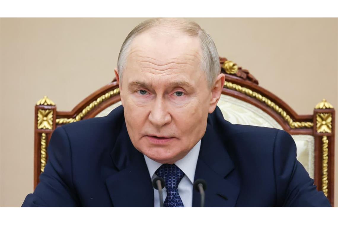 Wladimir Putin steht nicht zur Wahl, aber im Mittelpunkt.