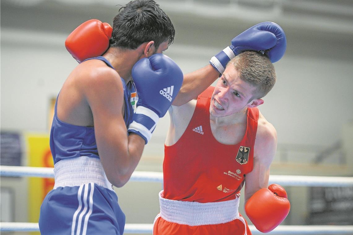 Härtetest für Boxer Baryshnik Wladislaw Baryshnik (rechts) boxt beim Ländervergleich. Foto: Imago