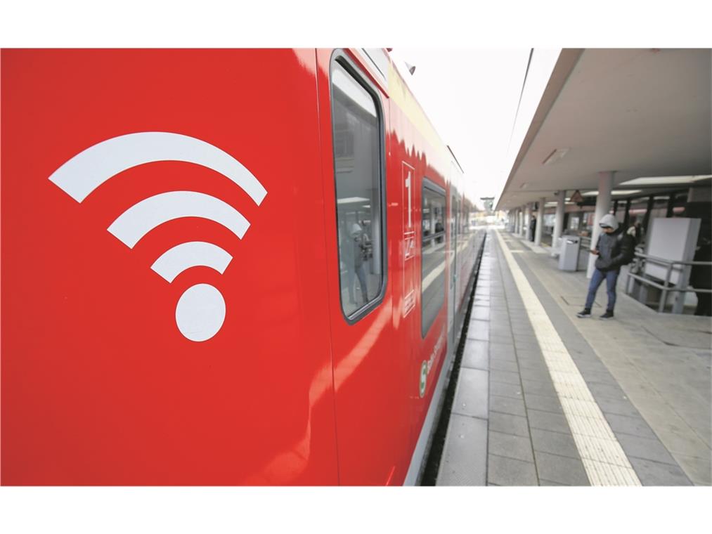 WLAN gibt es zwar schon in einigen S-Bahn-Zügen, aber noch nicht am Bahnhof. Das möchte die Stadt Backnang jetzt ändern.Foto: A. Becher