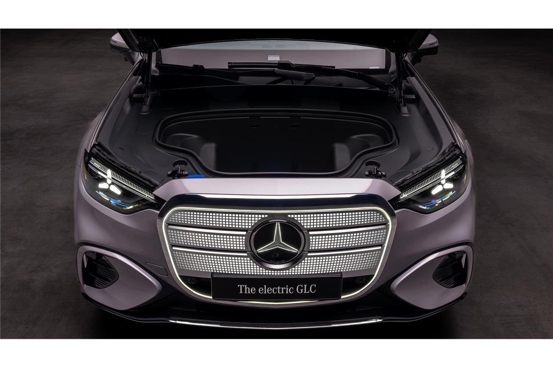 Wo beim Verbrenner der Motor sitzt, gibt es beim vollelektrischen GLC reichlich zusätzlichen Stauraum.