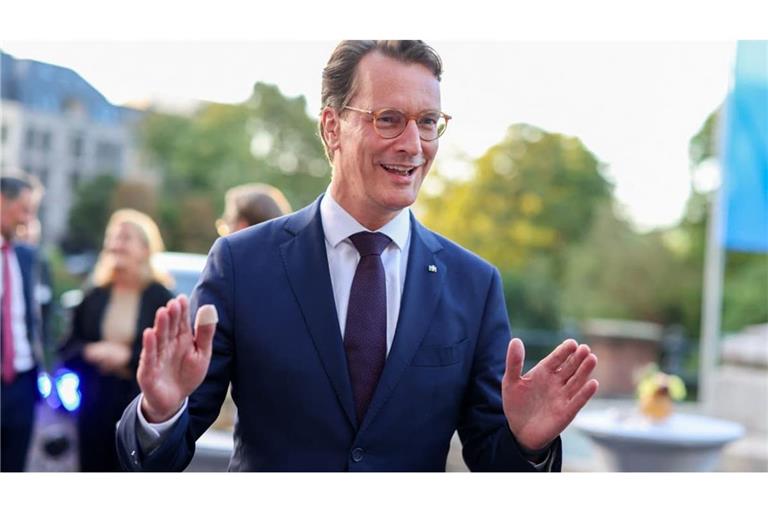 Wo immer er hinkommt, überall wartet auf Hendrik Wüst dieselbe Frage.