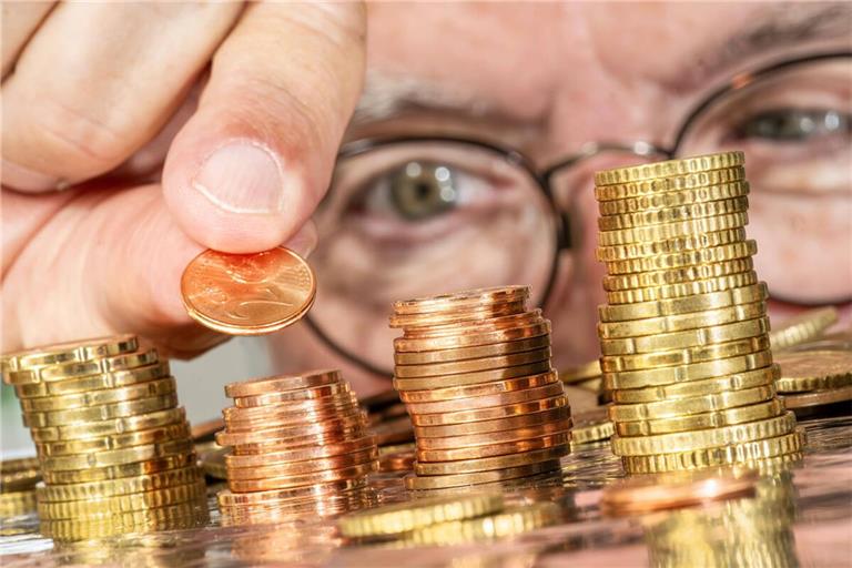 Wo viel Geld ist, kommt in aller Regel immer noch mehr hinzu – Sparer ohne Vermögen begnügen sich mit Minierträgen.