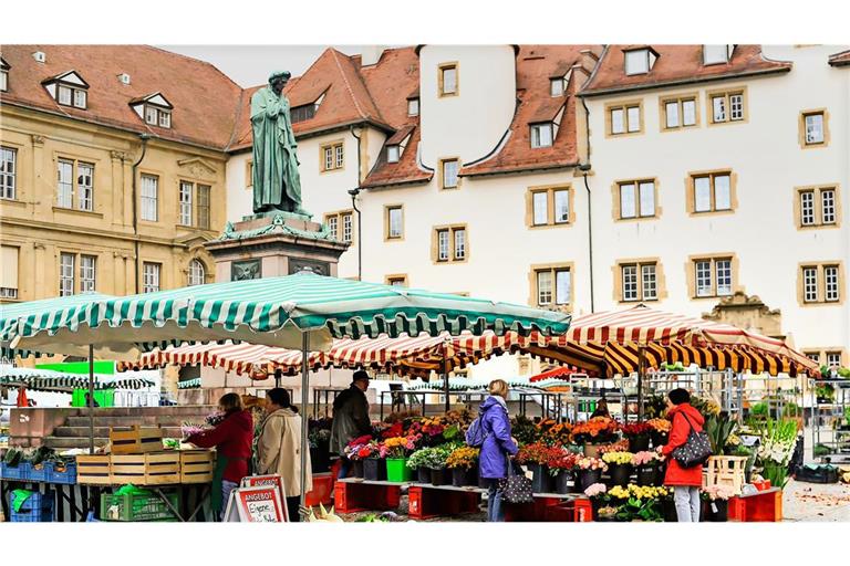 Wochenmarkt auf dem Schillerplatz in Stuttgart – kann man sich hier bald auch abseits von speziellen Aktionen ein Gläschen genehmigen?
