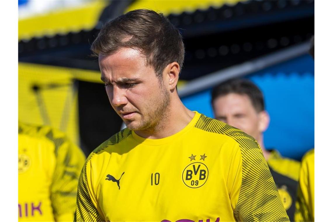Pizarro, Götze & Co.: Stille Abschiede der Bundesliga Wohin es für WM-Held Mario Götze nach Borussia Dortmund geht, ist noch unklar. Foto: David Inderlied/dpa