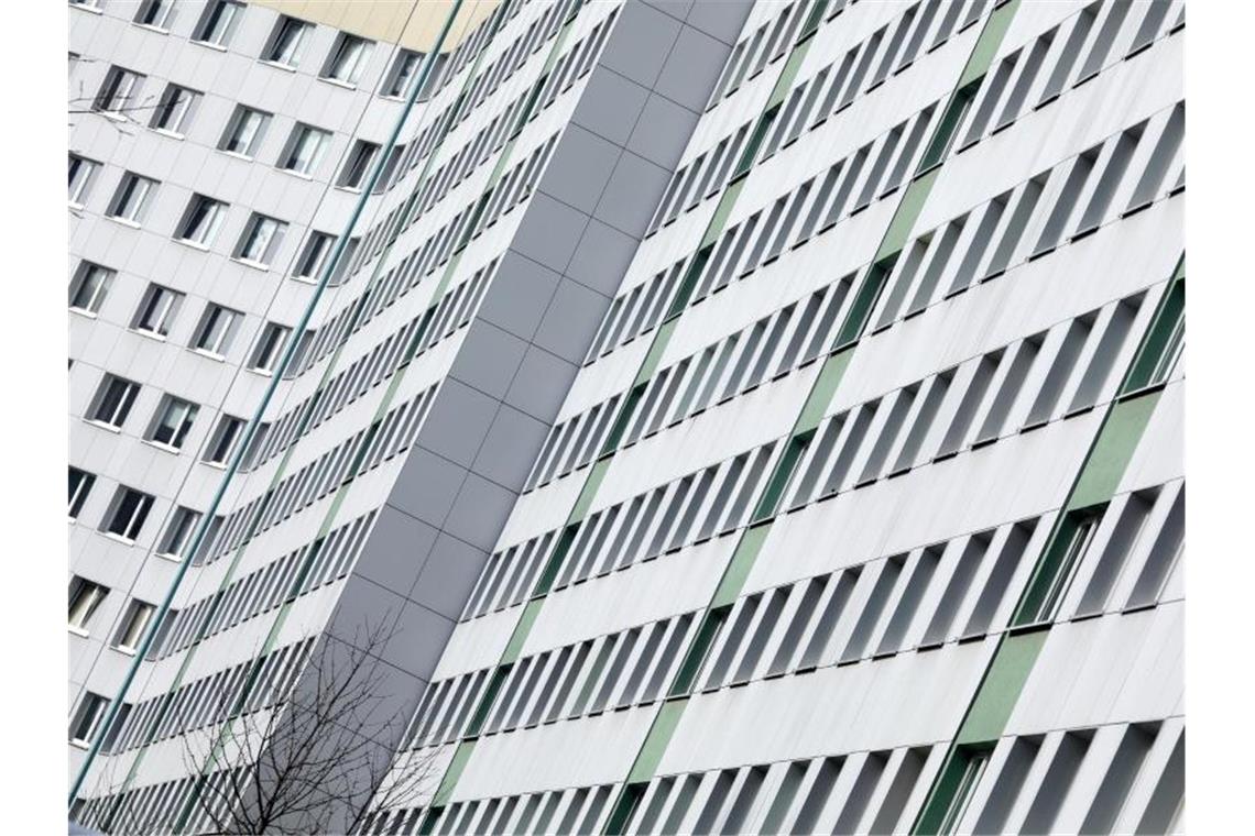 TAG Immobilien sieht mögliche Mietpreis-Regulierung gelassen Wohnhäuser an der Frankfurter Allee im Bezirk Friedrichshain. Foto: Wolfgang Kumm