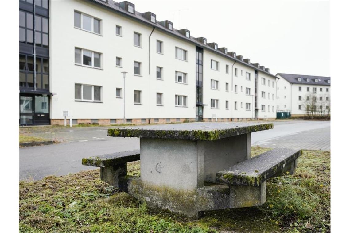 Erneute Standort-Suche für neues Flüchtlings-Ankunftszentrum Wohnhäuser stehen auf dem ehemaligen Gelände der US-Siedlung „Patrick-Henry-Village“. Foto: Uwe Anspach/dpa/Archivbild