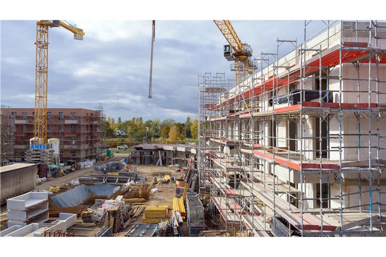 Wohnungen können nach Ansicht der Branche deutlich günstiger gebaut werden als bislang. (Archivbild)
