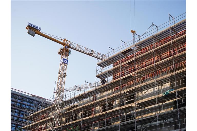 Wohnungsbau in einem Innenstadtbezirk von Berlin. Foto: Jörg Carstensen/dpa