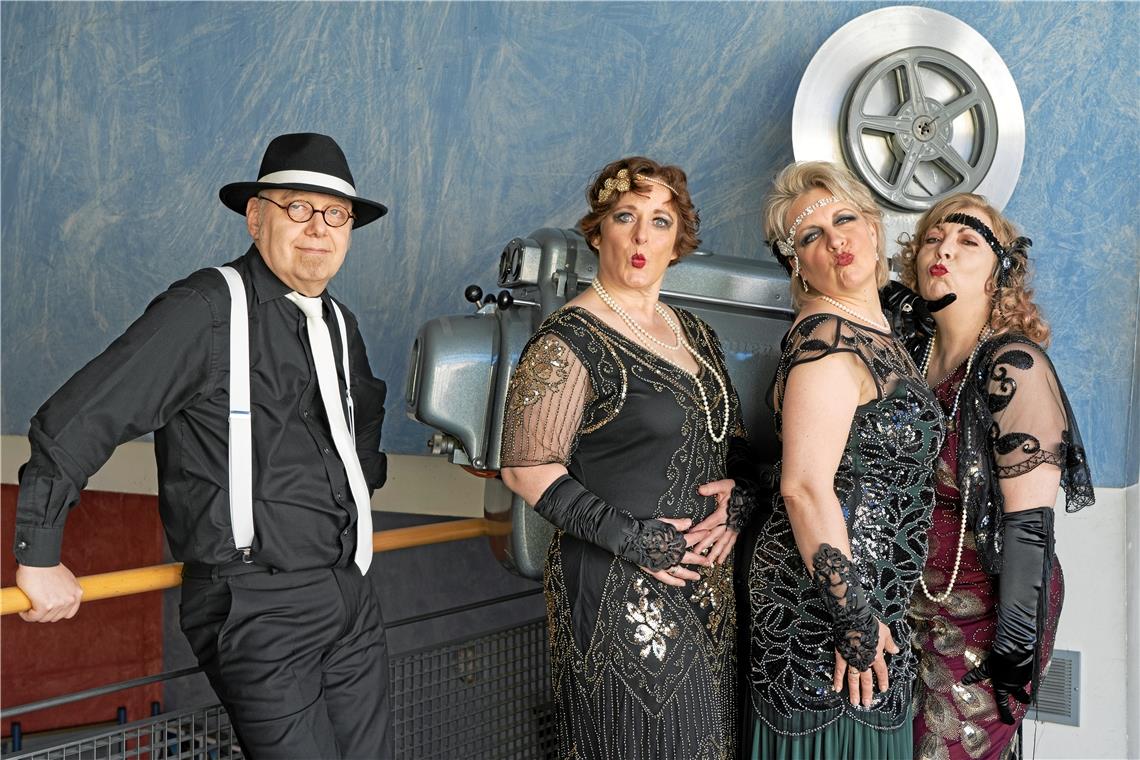 Die Band Three Kiwis - One Banana spielt Musik im Stil der 1920er Wolfgang Baues, Annegret Eppler, Patricia Sozzi und Marina Heidrich (von links) sind Three Kiwis – One Banana. Foto: Stefanie de Buhr