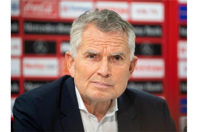 Wolfgang Dietrich bei einer Pressekonferenz. Foto: Sebastian Gollnow/Archivbild
