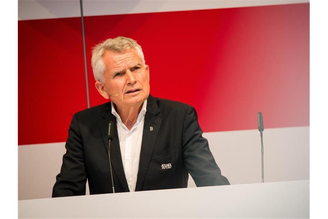 Wolfgang Dietrich, ehemaliger Präsident vom VfB Stuttgart, spricht. Foto: Christoph Schmidt/dpa/Archivbild
