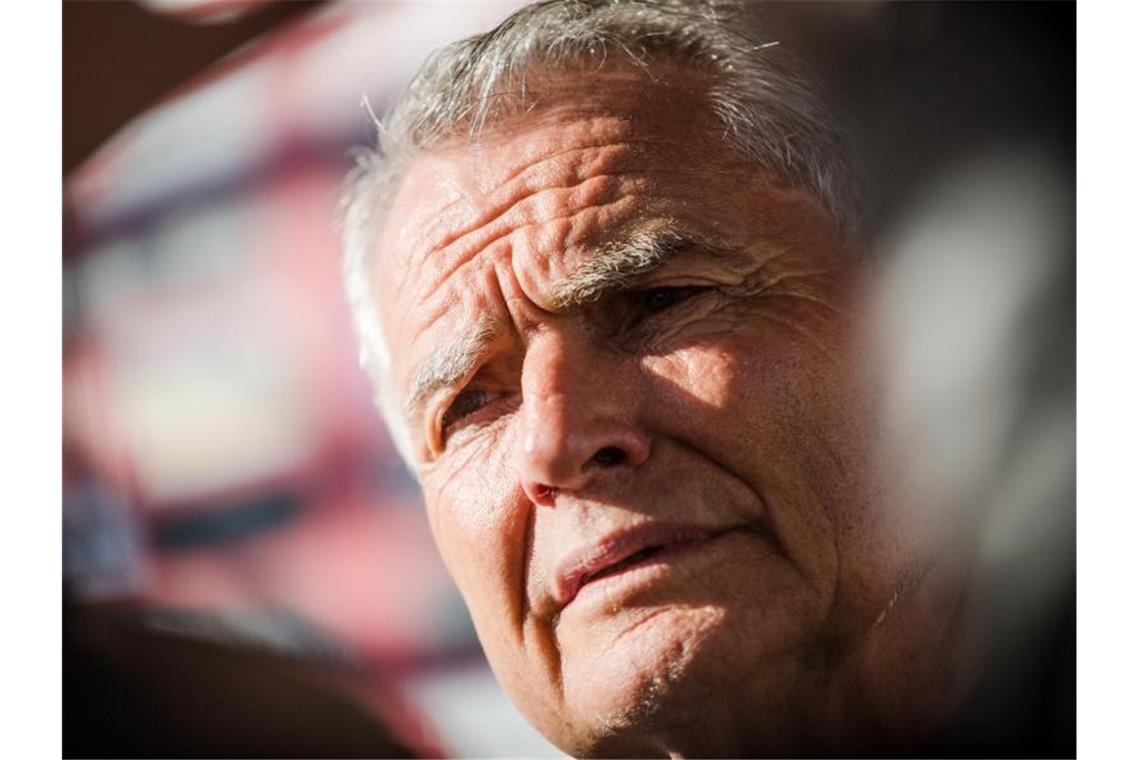 VfB-Boss: Reschkes Arbeit mit den Trainern „nicht optimal“ Wolfgang Dietrich, Präsident vom VfB Stuttgart, gibt ein Interview. Foto: Christoph Schmidt/Archivbild