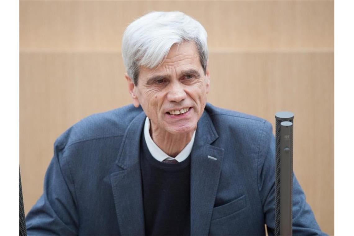 Wolfgang Gedeon (AfD) spricht bei einer Debatte im Plenarsaal. Foto: Christoph Schmidt/Archivbild