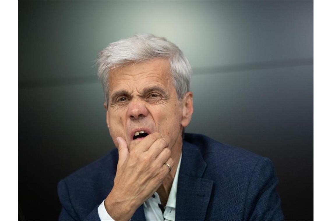 Gedeon kassiert Schlappe vor Verfassungsgerichtshof Wolfgang Gedeon, Landtagsabgeordneter,nimmt an einer Pressekonferenz teil. Foto: Marijan Murat/dpa