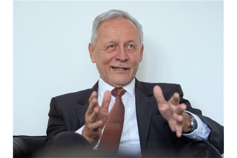 Wolfgang Grenke, Präsident des Baden-Württembergischen Industrie- und Handelskammertags (BWIHK), spricht. Foto: Marijan Murat/dpa