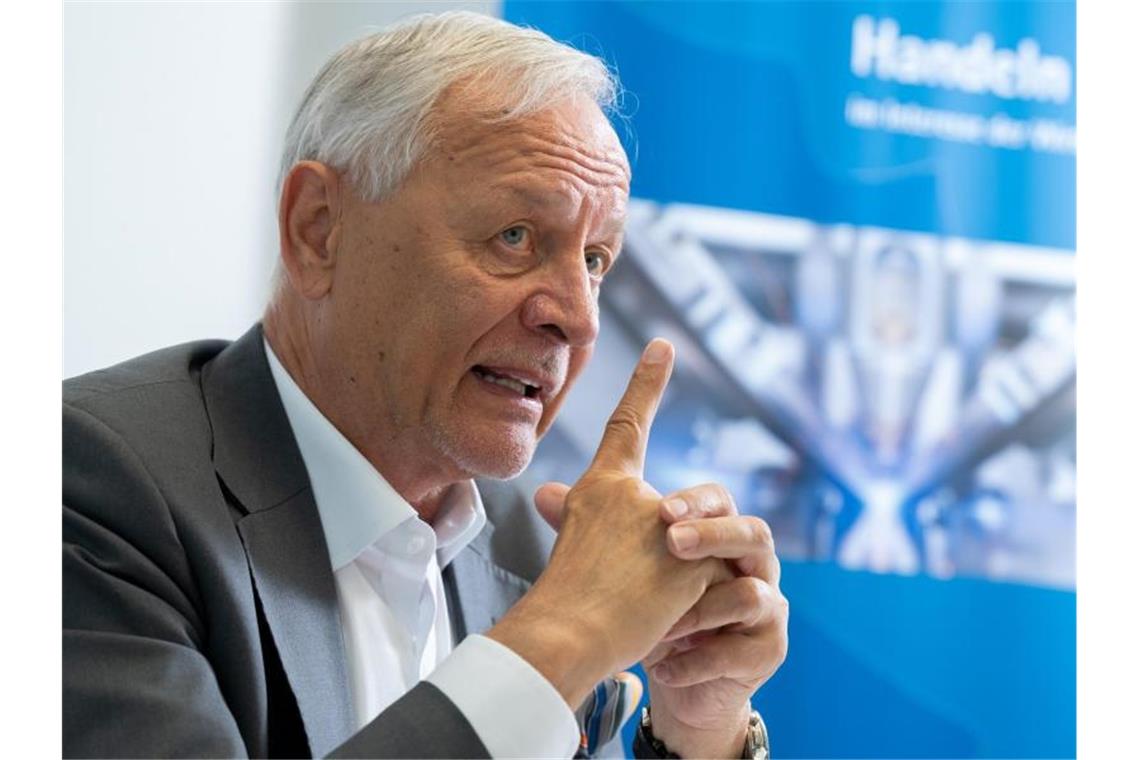 Firmen fordern mehr digitale Angebote der Verwaltung Wolfgang Grenke, Präsident des Baden-Württembergischen Industrie- und Handelskammertags (BWIHK). Foto: Bernd Weißbrod/dpa