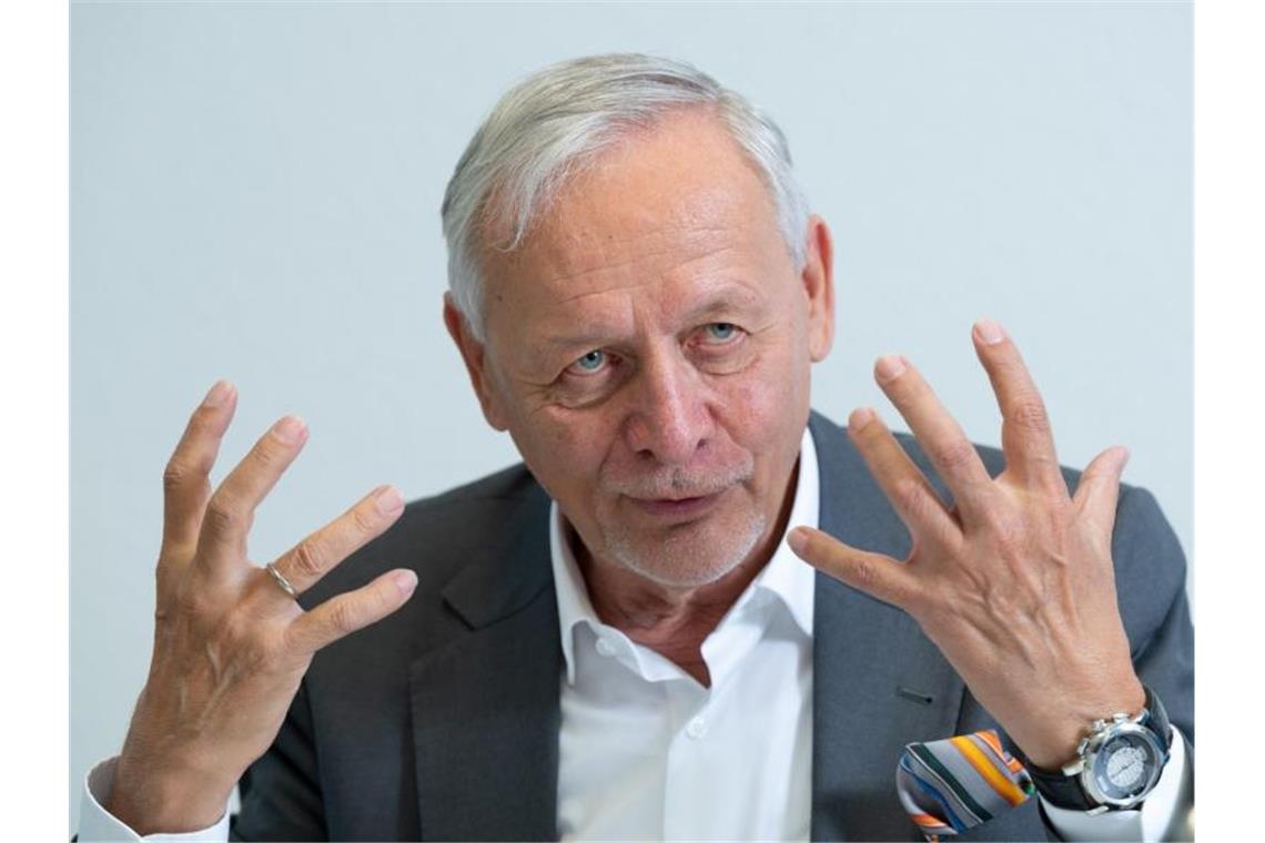 Industrie und Handel: Auch Bonus für Meisterausbildung Wolfgang Grenke spricht. Foto: Bernd Weißbrod/dpa/Archivbild
