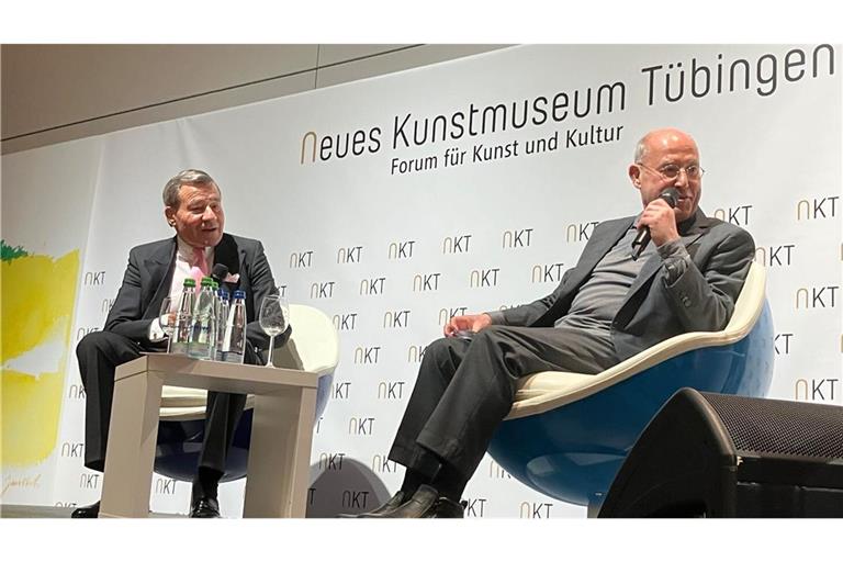 Wolfgang Grupp (links) und Gregor Gysi in Tübingen im Gespräch
