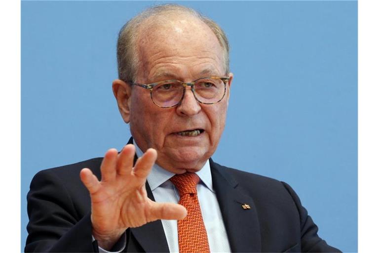 Wolfgang Ischinger, Vorsitzender der Münchner Sicherheitskonferenz, unterstreicht seine Einladung an die russische Führung. Foto: Wolfgang Kumm/dpa