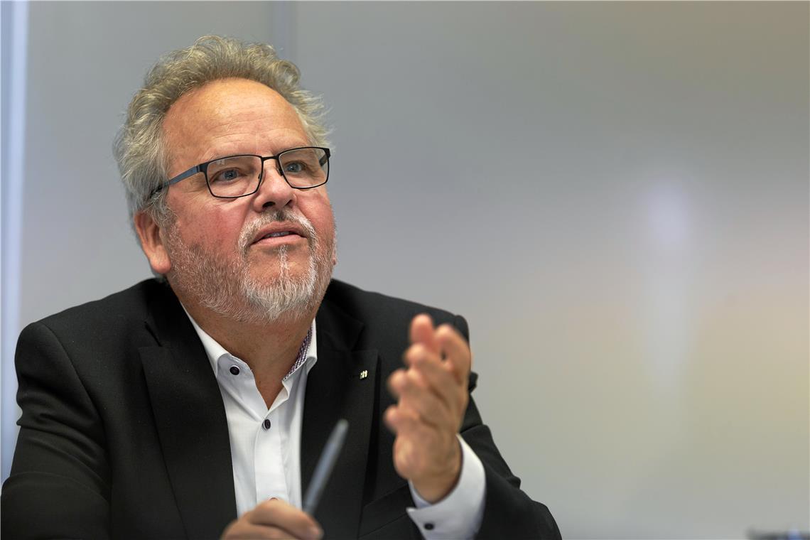 „Wohnen ist ein Menschenrecht ohne Wenn und Aber“ Wolfgang Sartorius im Gespräch mit Redaktionsleiter Kornelius Fritz. Foto: Alexander Becher