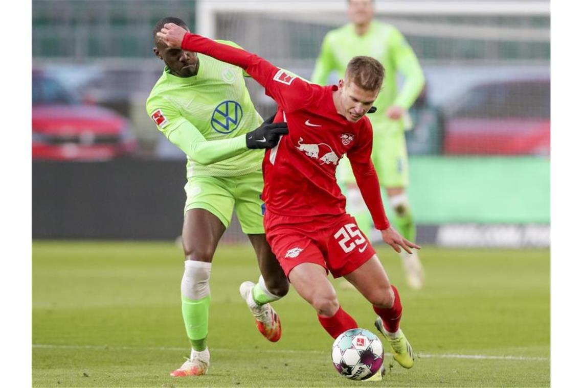 Leipzig verpasst Tabellenspitze - BVB strauchelt gegen Mainz Wolfsburg's Josuha Guilavogui (l) versucht Leipzigs Daniel Olmo vom Ball zu trennen. Foto: Michael Sohn/AP Pool/dpa