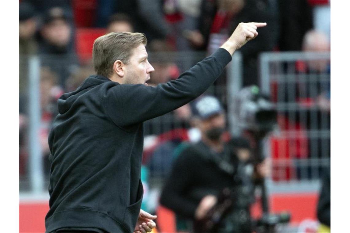 Wolfsburgs neuer Trainer Florian Kohfeldt gibt am Dienstag gegen Salzburg sein Debüt in der Champions League. Foto: Federico Gambarini/dpa