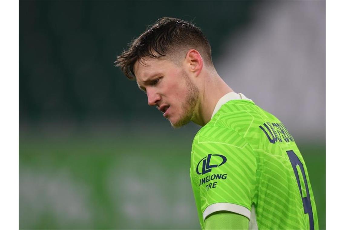 FC Bayern hält BVB auf Distanz - Dämpfer für Hoffenheim Wolfsburgs Stürmer Wout Weghorst verzieht beim 0:0 gegen die Hertha das Gesicht. Foto: Swen Pförtner/dpa