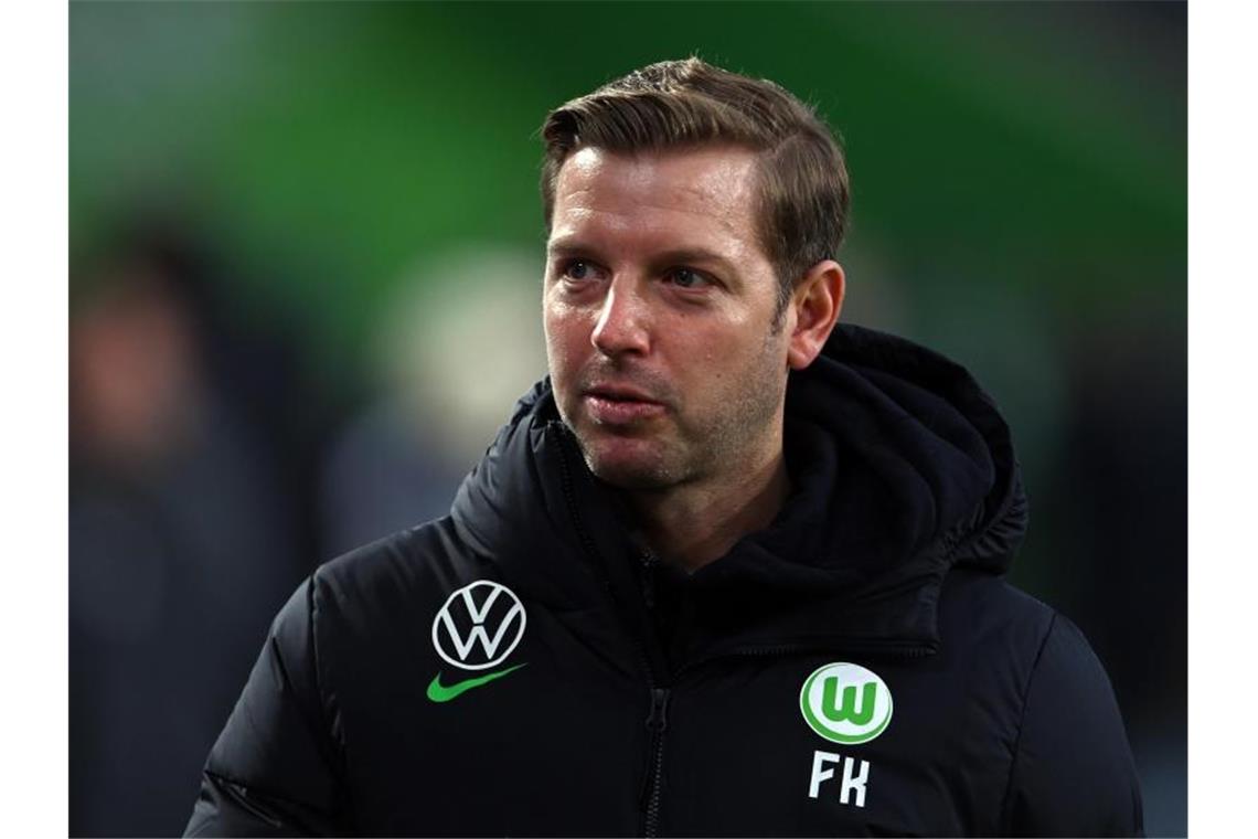 Wolfsburgs Trainer Florian Kohfeldt braucht mit seinem Team einen Sieg. Foto: Swen Pförtner/dpa