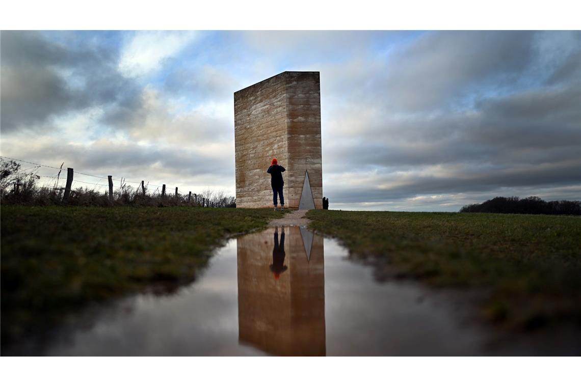 Bilder des Tages Wolken über der Bruder-Klaus-Kapelle in Nordrhein-Westfalen.