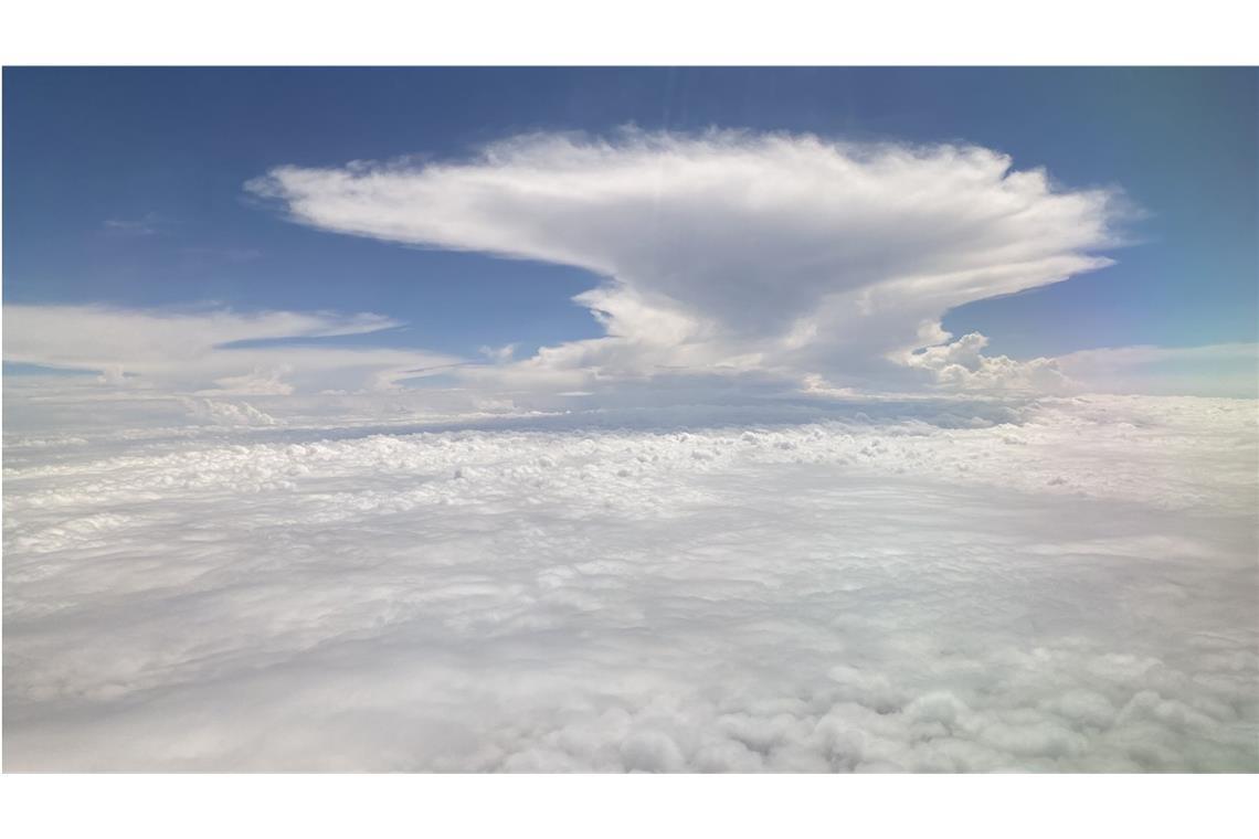 Amazonas-Regenwald funktioniert wie eine Wolkenmaschine Wolkenbildung über dem Amazonas-Gebiet, aufgenommen bei einem Forschungsflug. Foto: