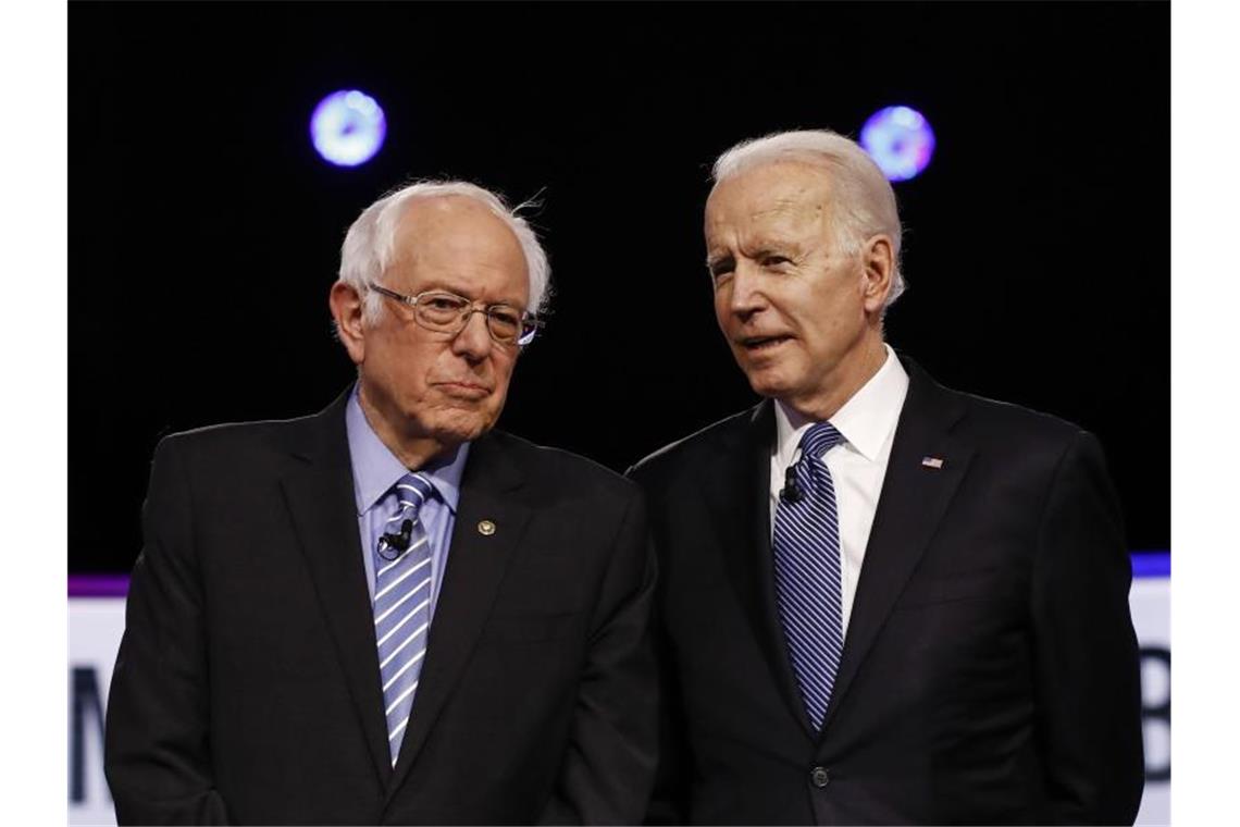Wollen US-Präsident werden: Bernie Sanders (l) und Joe Biden. Foto: Matt Rourke/AP/dpa