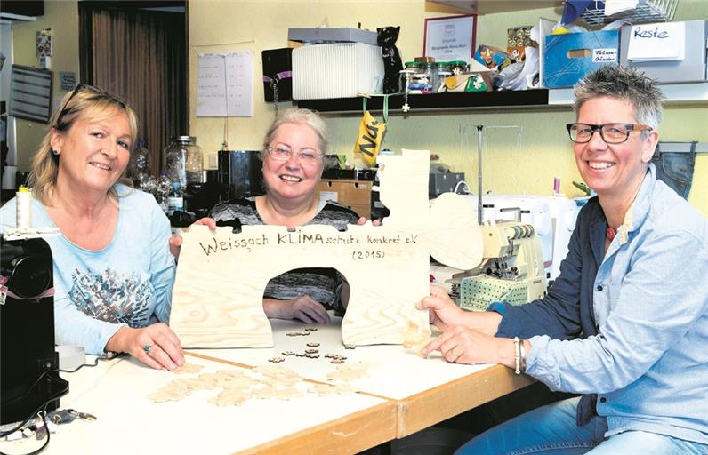 Wollen wie in einem Puzzle viele einzelne Teile zusammenfügen und mit unkonventionellen Ideen und Projekten das soziale Miteinander in der Gemeinde stärken (von links): Sabine Löchelt, Petra Pröger und Silke Müller-Zimmermann. Foto: J. Fiedler