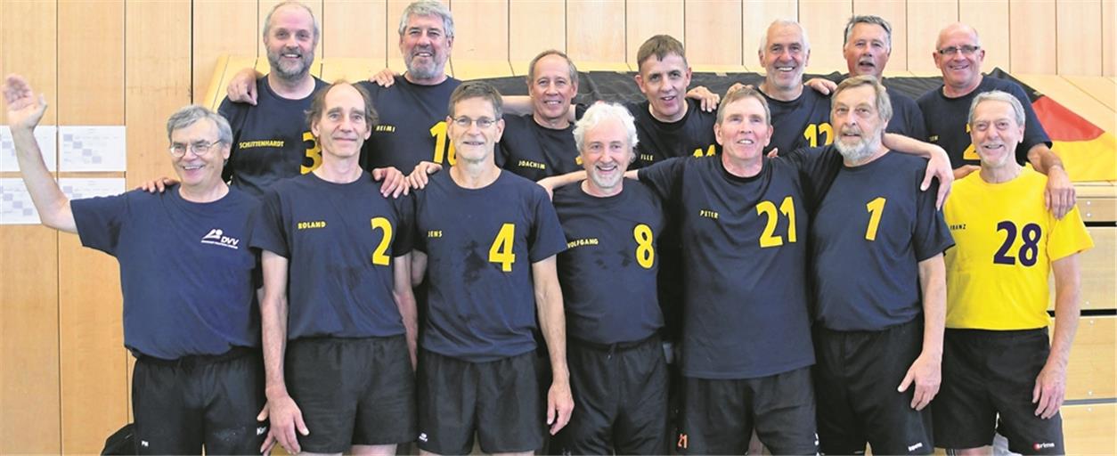 Wollten den Titel, wurden Fünfte (hinten von links): Uwe Schlittenhardt, Helmut Stauss, Joachim Gerlach, Wilfried van Meegen, Hans-Peter Bahsitta, Walter Hafner, Jürgen Röcker und (vorne) Hans-Peter Richter, Roland Miller, Jens Krüger, Wolfgang Sprenger, Peter Gressmann, Hans-Jürgen Wagner, Franz Steiner.
