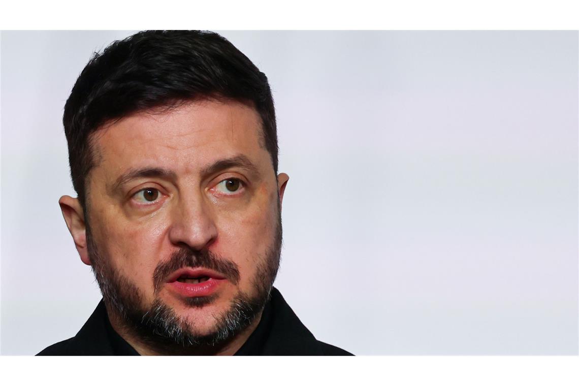 Wolodymyr Selenskyj kritisiert das Krisenmanagement der Kiewer Stadtverwaltung unter Bürgermeister Vitali Klitschko.