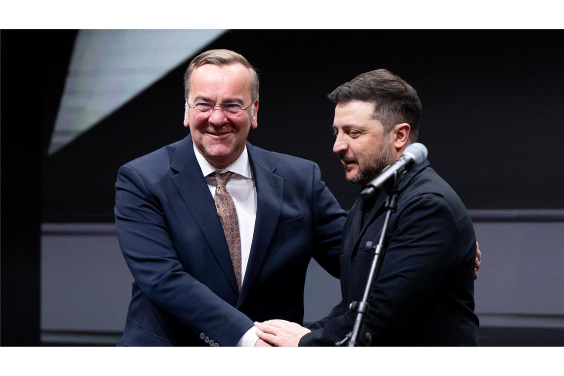 Wolodymyr Selenskyj (r), Präsident der Ukraine, und Boris Pistorius (SPD), Verteidigungsminister, vor Beginn der Münchner Sicherheitskonferenz.