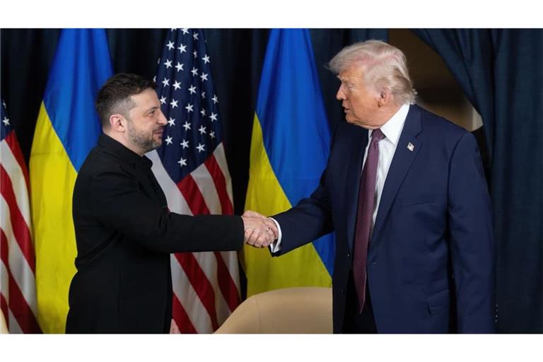 Wolodymyr Selenskyj und Donald Trump: Das Verhältnis der beiden Präsidenten zueinander wird zunehmend kritisch.