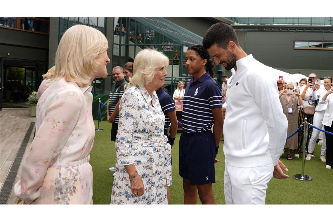 "Pump it up": Djokovic mit Jubel-Kontroverse auf Rekordjagd Worüber genau er mit Königin Camilla sprach, wollte Novak Djokovic nicht verraten.