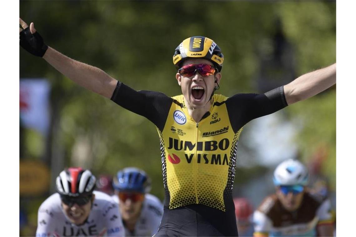 Van Aert gewinnt zehnte Tour-Etappe - Buchmann Gesamtfünfter Wout Van Aert feiert seinen Etappensieg in Albi. Foto: Yorick Jansens/BELGA