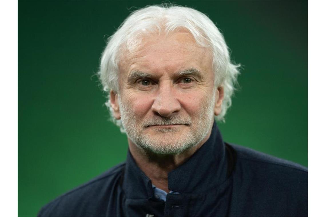 Rufe nach Corona-Lockerungen in der Liga Wünscht sich eine Nachjustierung beim Hygiene- und Sicherheitskonzept der Deutschen Fußball Liga: Rudi Völler. Foto: Marius Becker/dpa